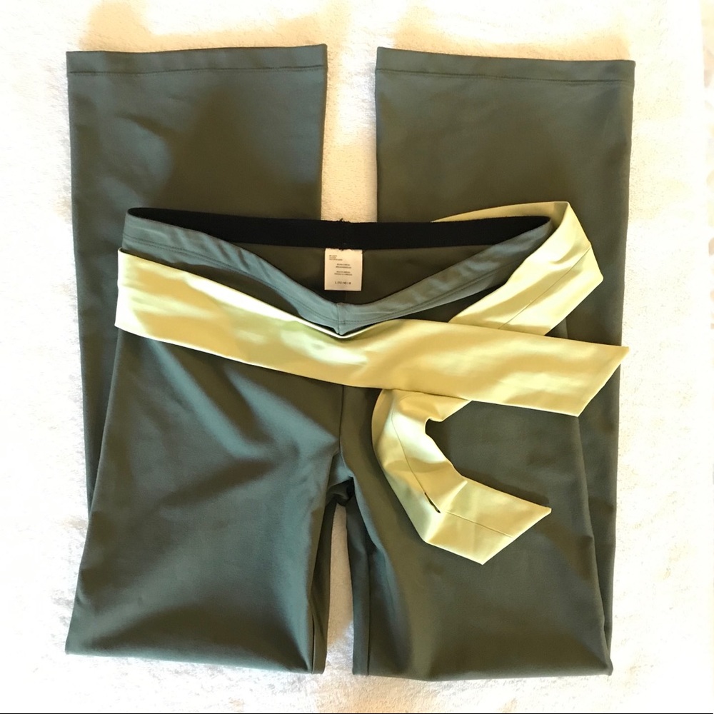 Green Moving Comfort Flow Style Athletic Pants